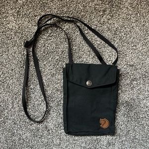 NWT Fjallraven Pocket Crossbody Black
